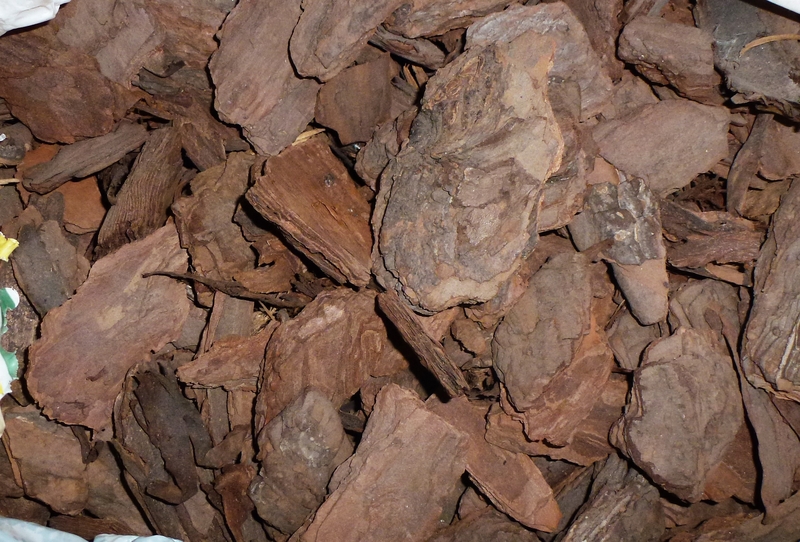 2 cubic foot bagged Pine Bark Deco Nuggets